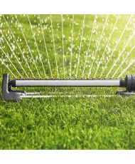  GARDENA Aqua L oszillierender Sprinkler – Fläche 280 m² – Reichweite max. 18 m – UV- und frostbeständig