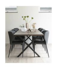 2 sillas de comedor amplias en polipiel negra con patas negras