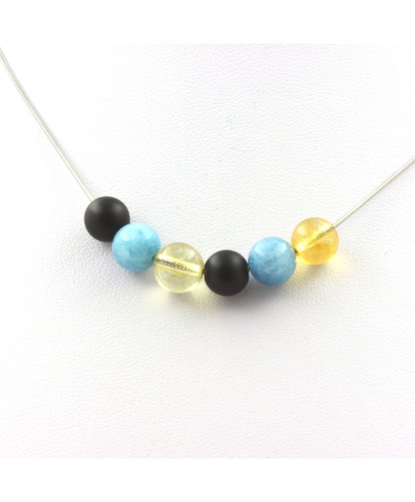Collier perles Citrine + Calcédoine bleu + Onyx noir mat 8 mm Chaine en inox Collier perles Citrine + Calcédoine bleu + Onyx noir mat 8 mm Chaine en inox