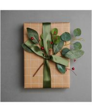 Branche artificielle de feuilles et baies rouges