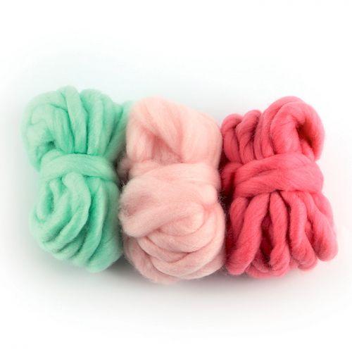 3 pelotes de laine 5 m - rose indien, rose dragée, menthe 3 pelotes de laine 5 m - rose indien, rose dragée, menthe