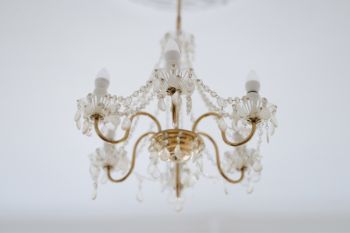 Chandeliers and hanging lamps